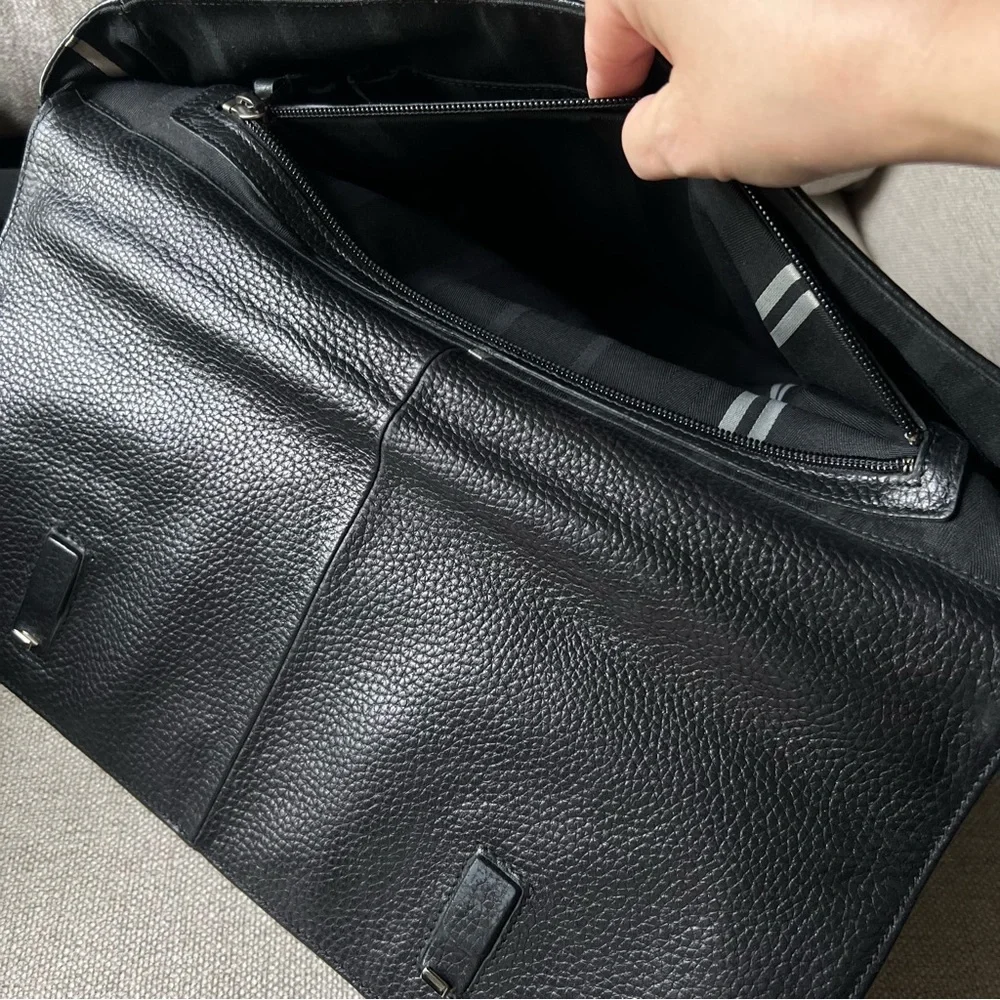 HUGO BOSS Black Leather Messenger Laptop Men's Bag - Picture 13 of 16